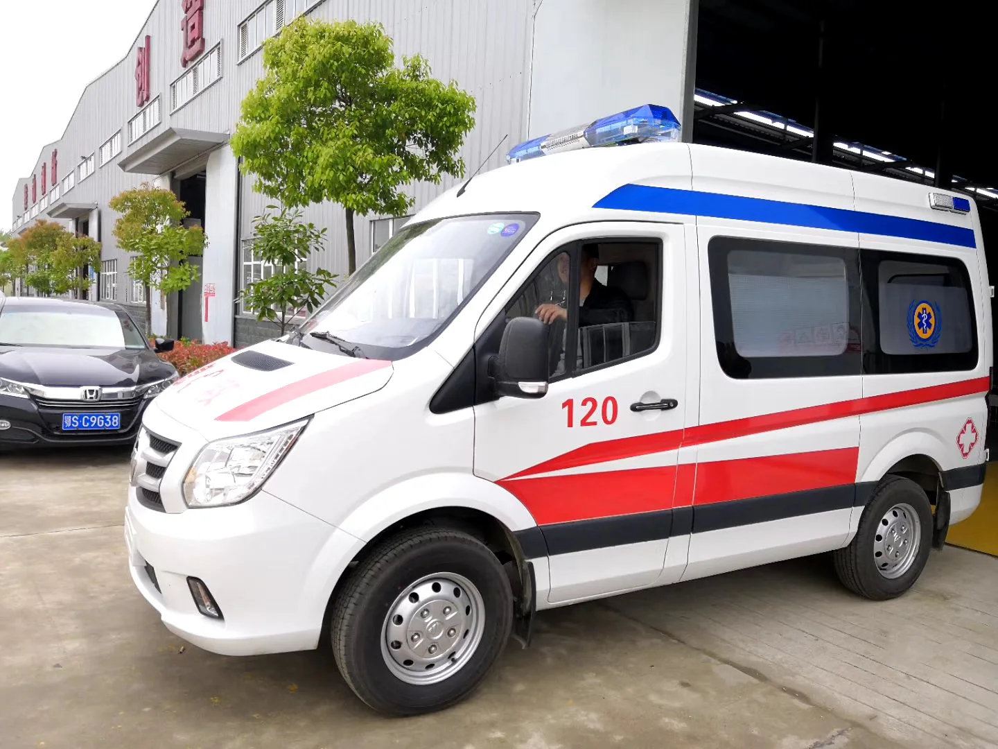 2024 FOTON Tunland Pick-up Ambulance FWD Mobile Medical Monitoring Car 0 km Used Ambualnce Vehicle for Sale