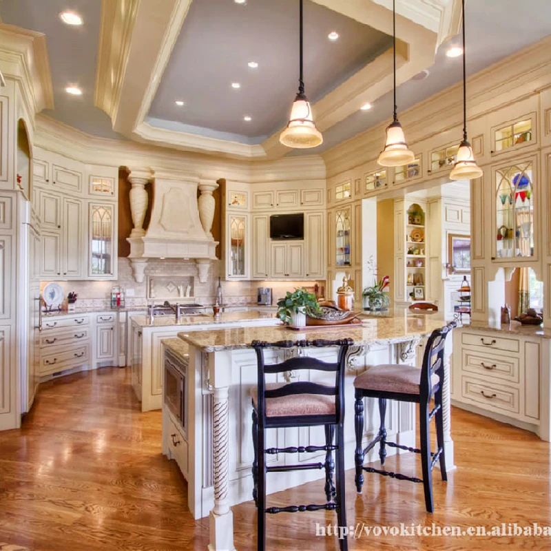 Elegant Solid Kitchen Cabinet With Crown Molding Upto Ceiling