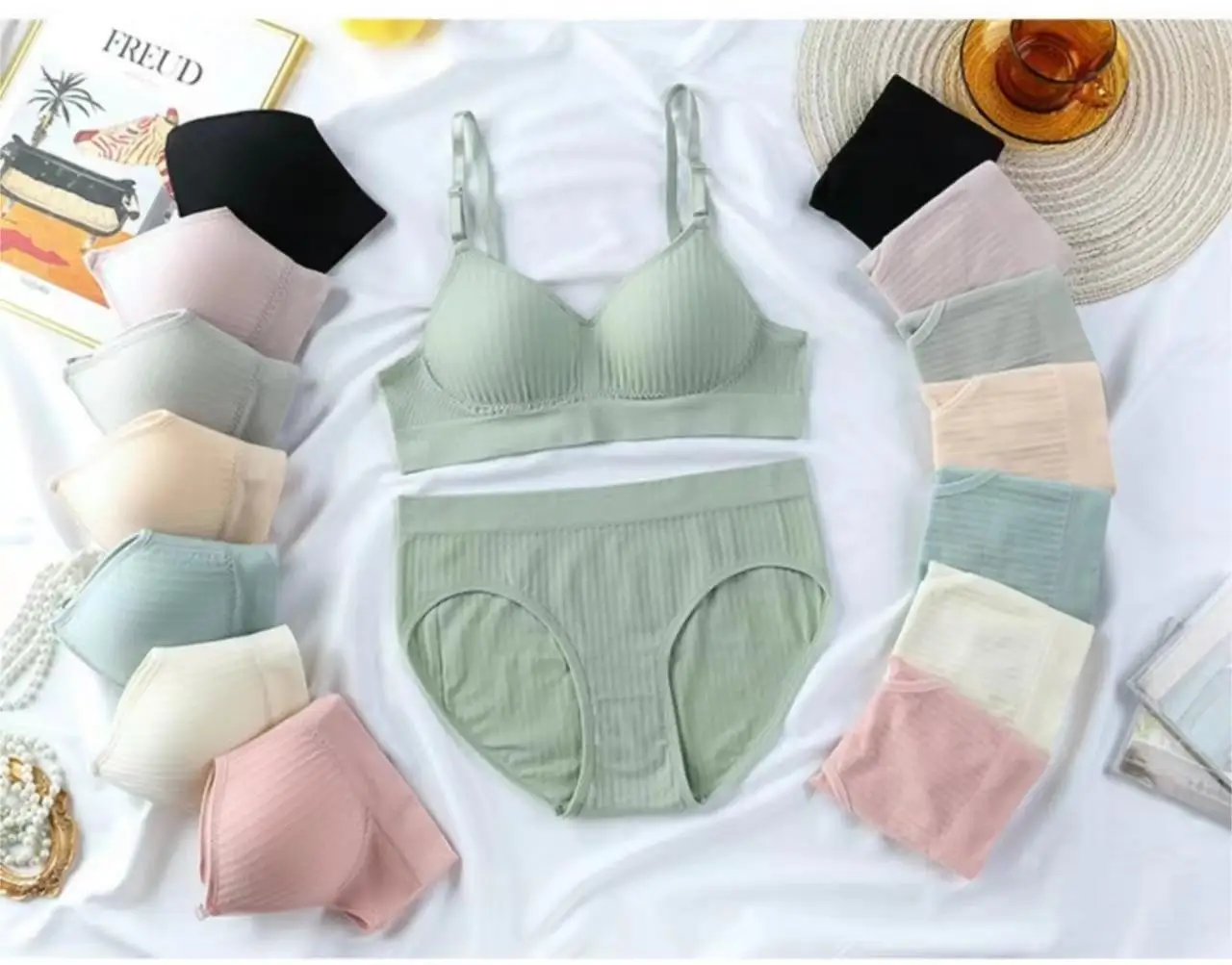 China Factory Seamless Bra Gather Fixed Cup No Steel Ring Student Girl Underwear Set Female