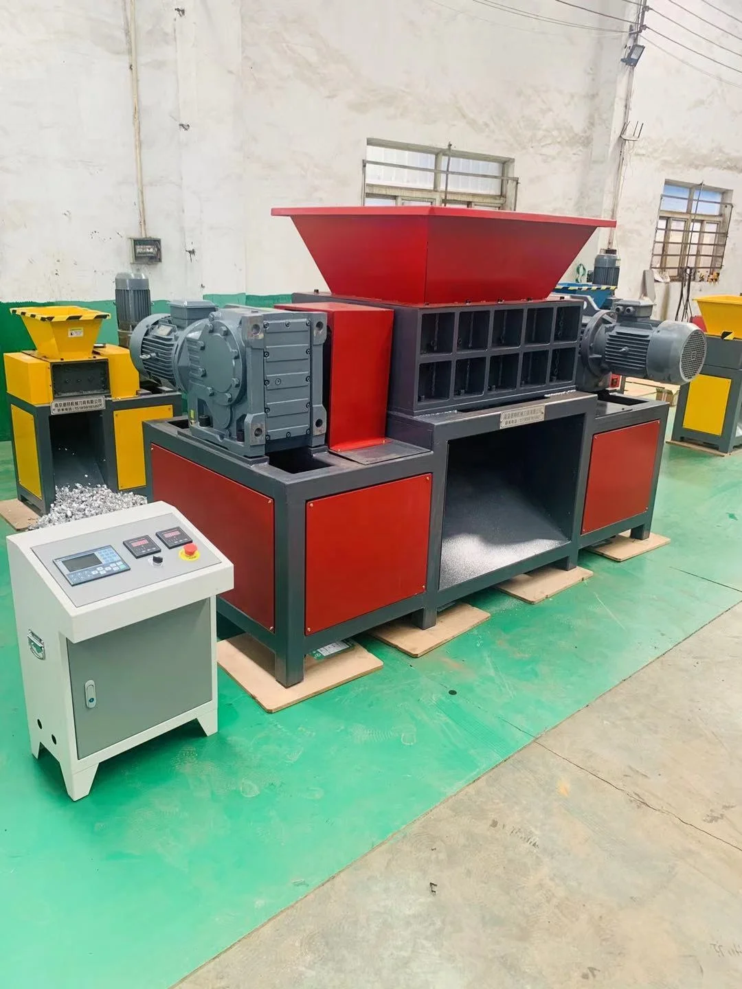 Trituradora de eje doble personalizada para triturar acero de neumaticos de plastic