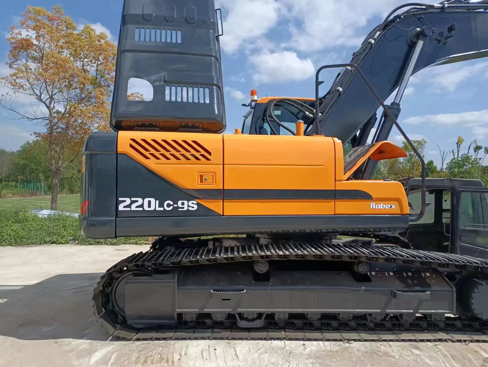 second hand Hyundai Hx220HD 20ton 15ton 20 Ton 50 Ton Hx 130.150 350 Crawler Excavator in shanghai