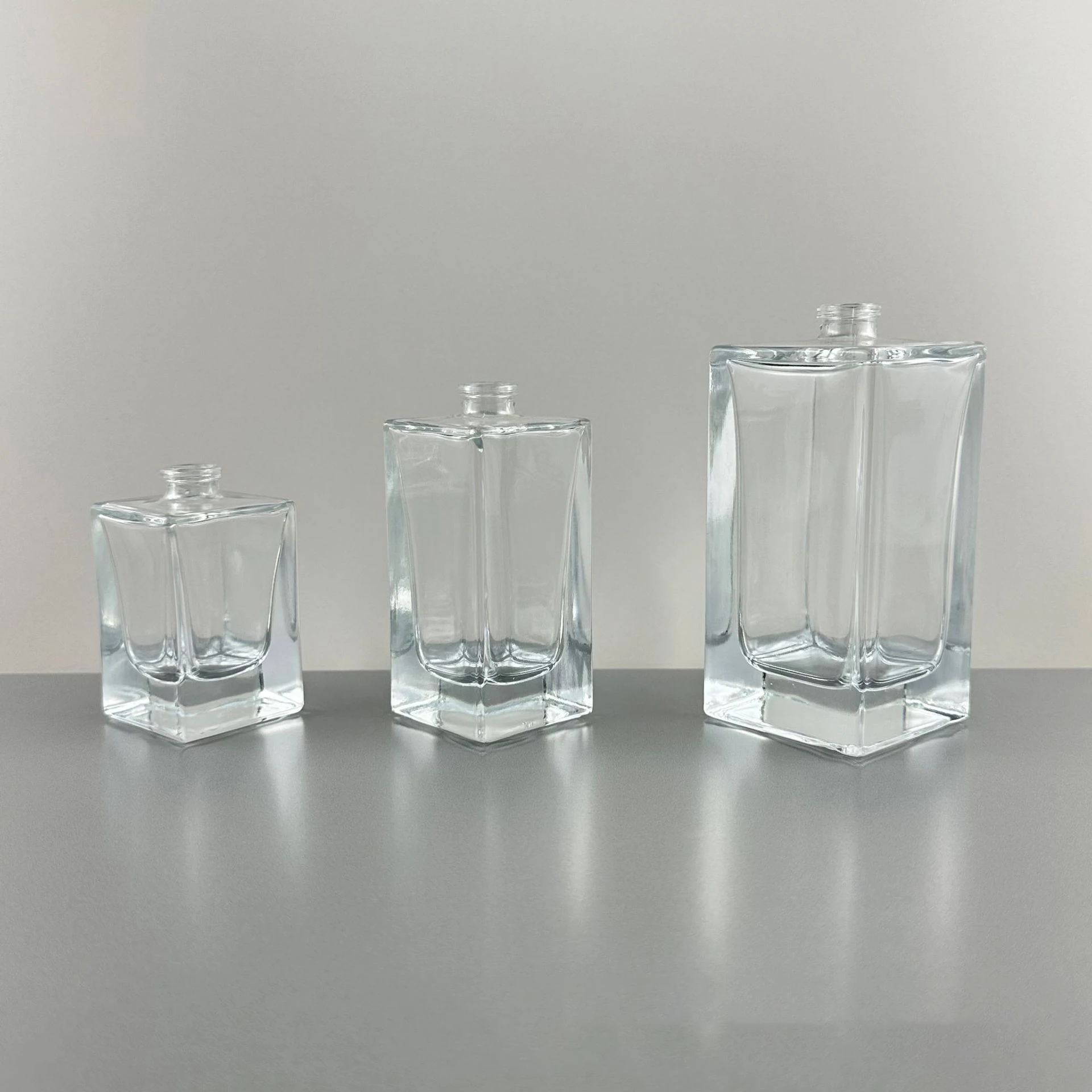 Luxury Thick Crimp Glass Fragrance Bottle 30ml 50ml 100ml Rectangle Perfume Bottle with Square Wooden Cap