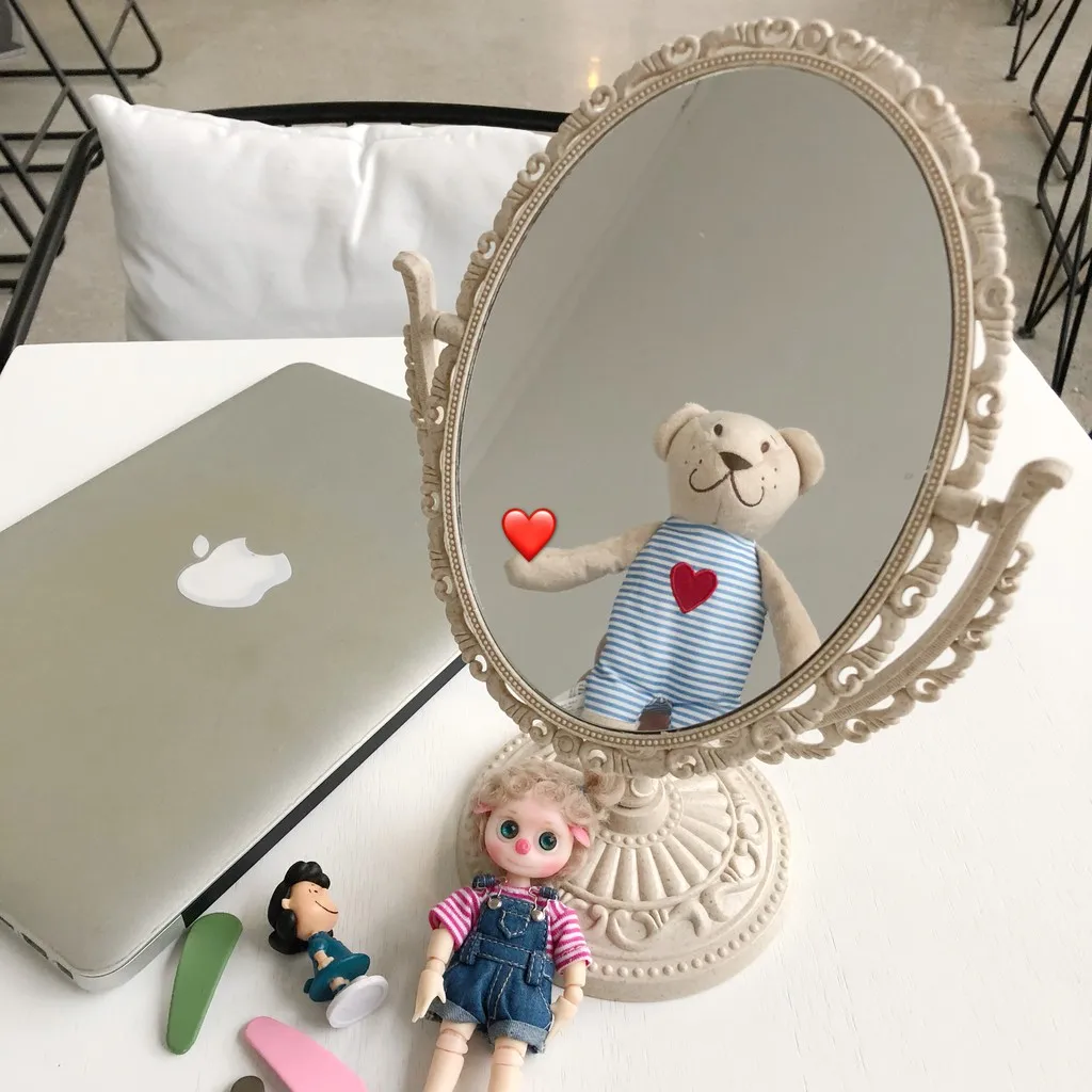 W&G Girl Woman Makeup Mirror Double-Sided Rotating Table Mirror European Retro Round Mirror