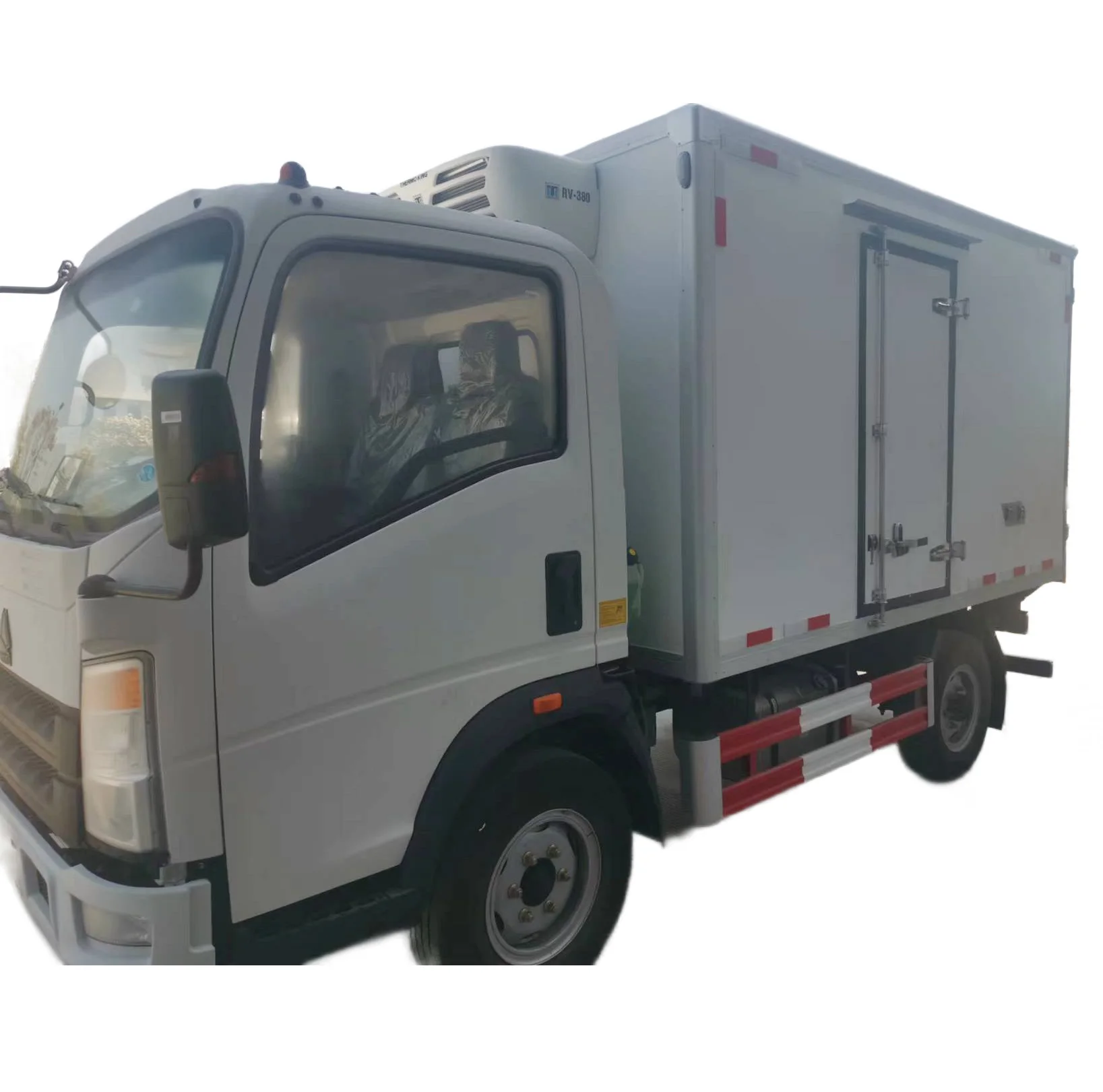 brand new China Manufacturer SINOTRUK HOWO EURO 4 LHD 4x2 109HP Refrigerated truck