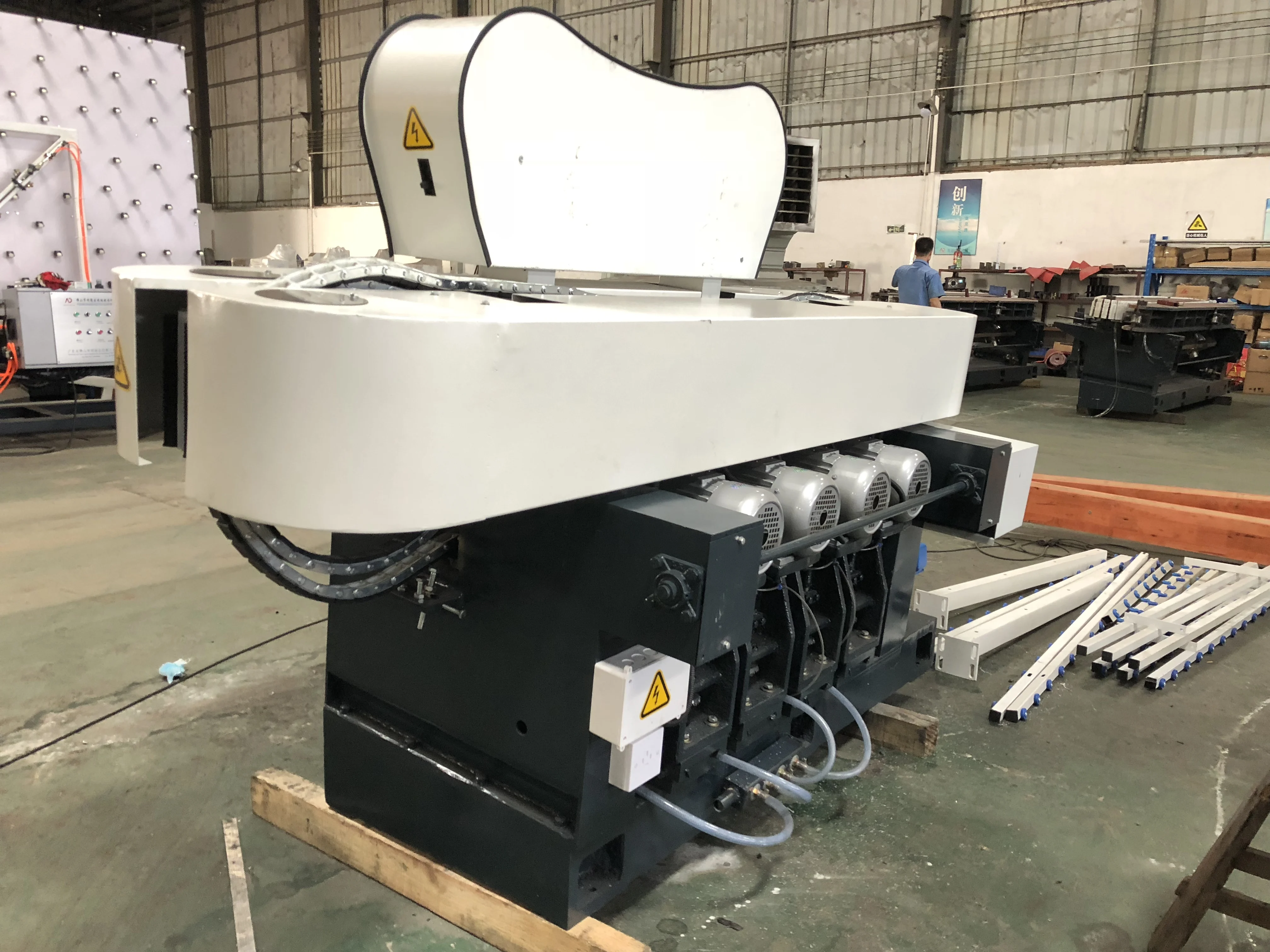 Four motor pencil edge glass pencil round grinding machine in South America