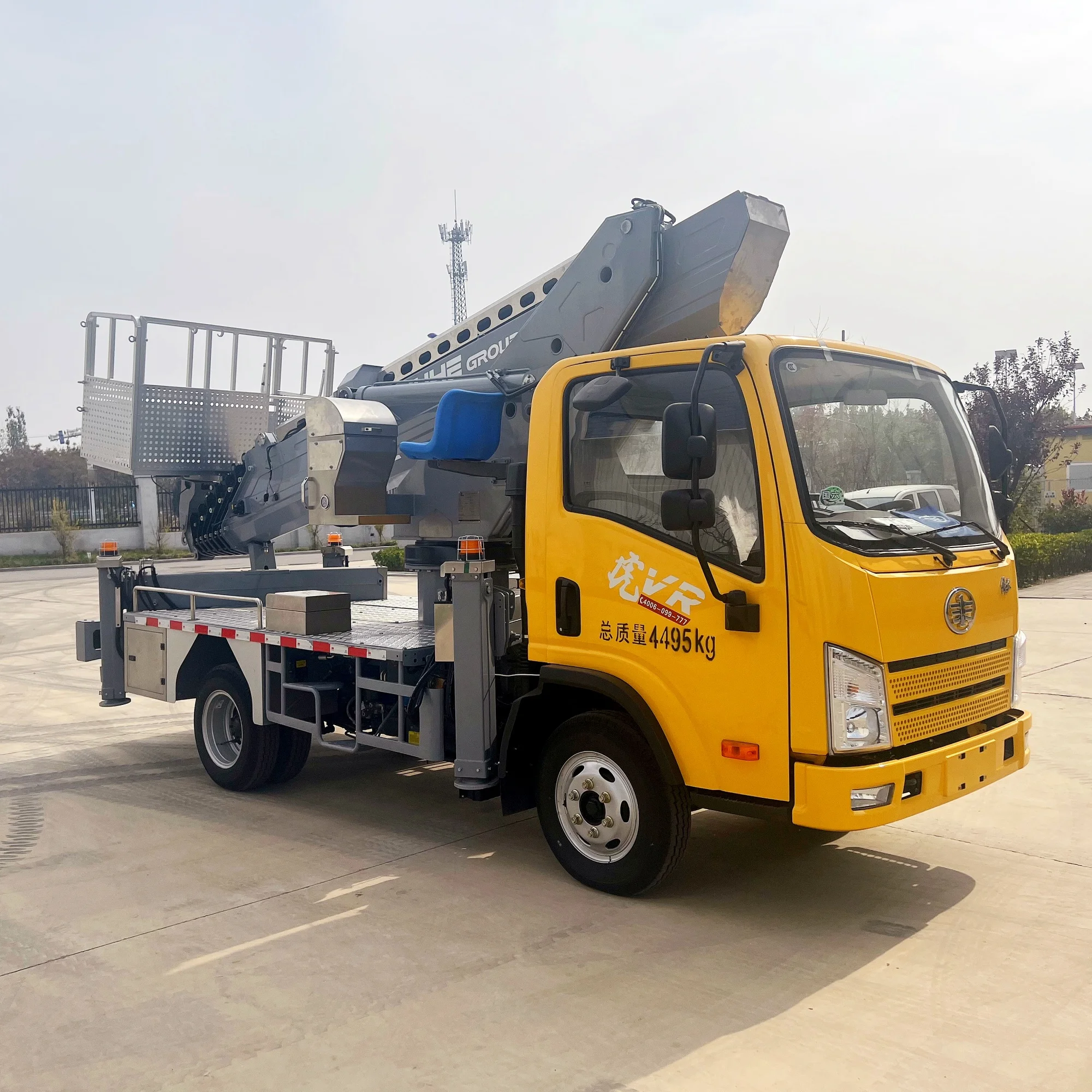 JIUHE factory price high altitude operation truck 32m aerial lift truck hydraulic boom lift aerial work platform truck