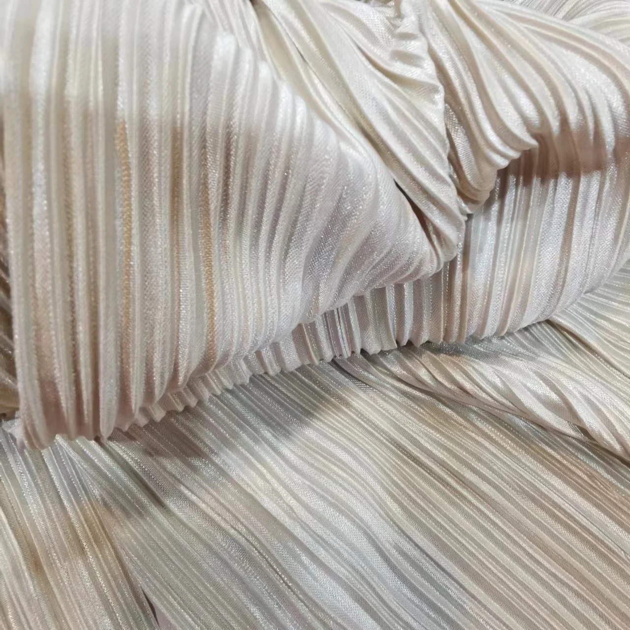 2024 Shiny  gilding  crinkle  Accordion Pleated Satin Fabric 100% Polyester Glittery Silk Satin for dress
