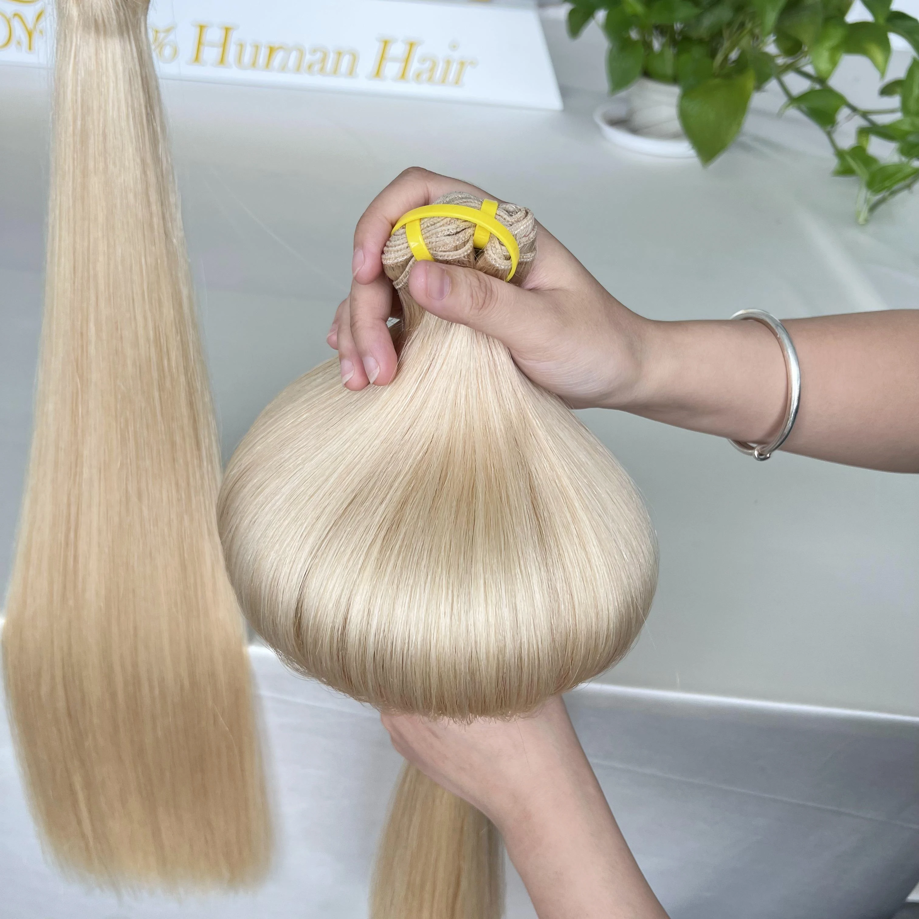 Russian Free Sample Raw Wefted Human Hair Extensions 613 Blonde Bundles with Frontal Hair Weave Distributors