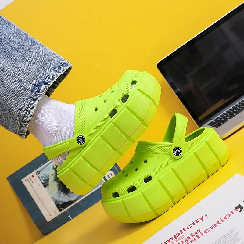 New Fashion EVA Clogs Slippers Women Shoes Thick Sole Sandals Garden Shoes Women Clogs Sandals Platform Slippers