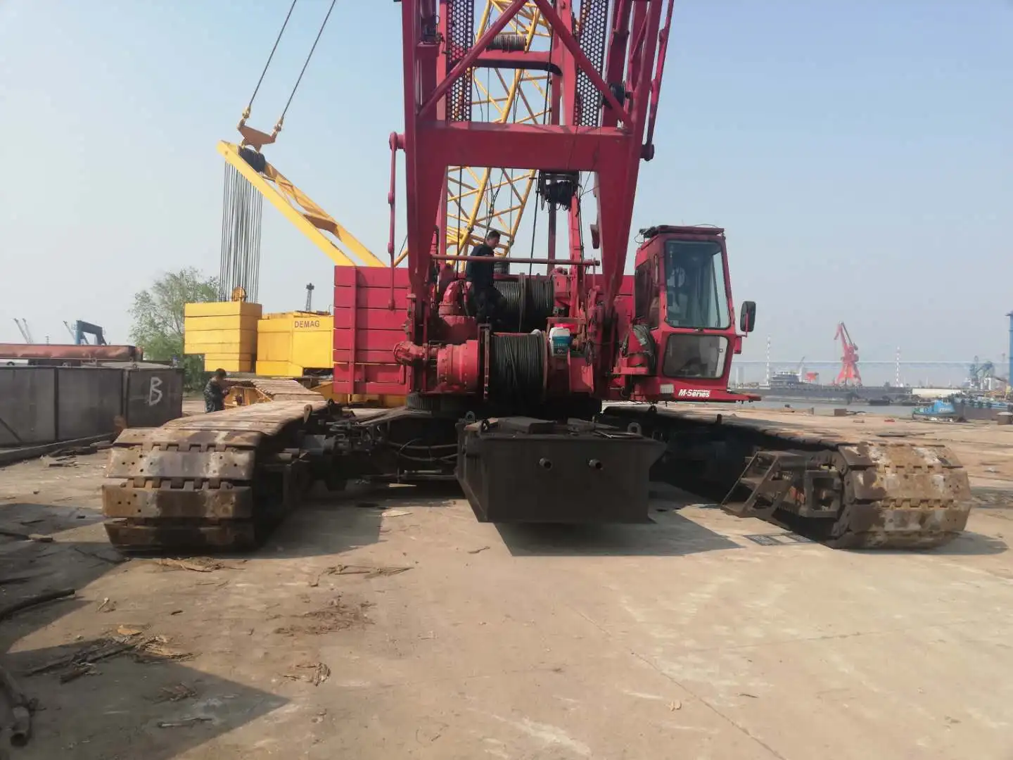 Wholesale One Manitowoc 250Ton Used Crawler Cranes for Sale in China