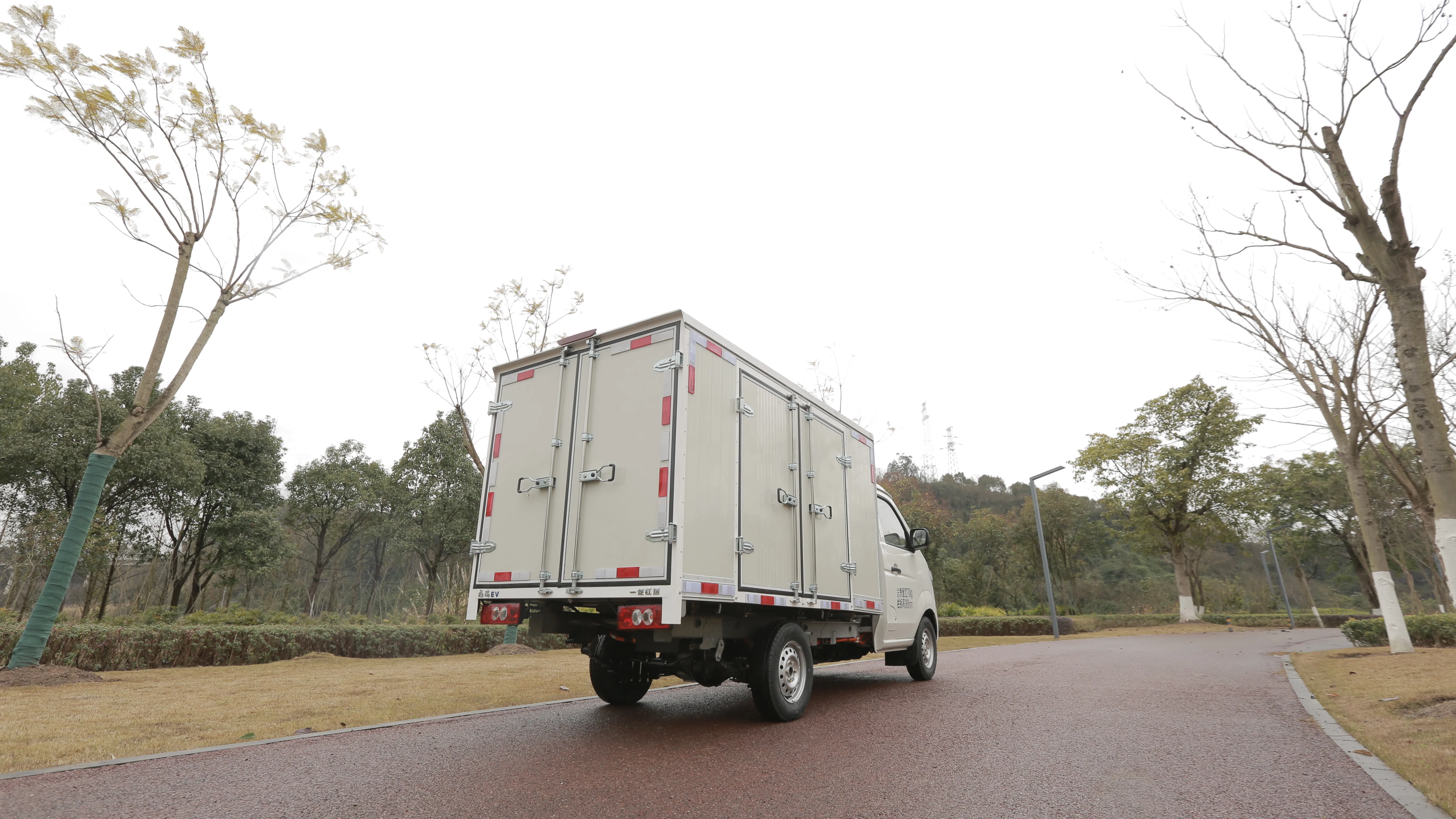 Factory Hot Sales Single Row 240km Mini Small Cargo Truck Van Type Light Cargo Truck New Cargo Truck