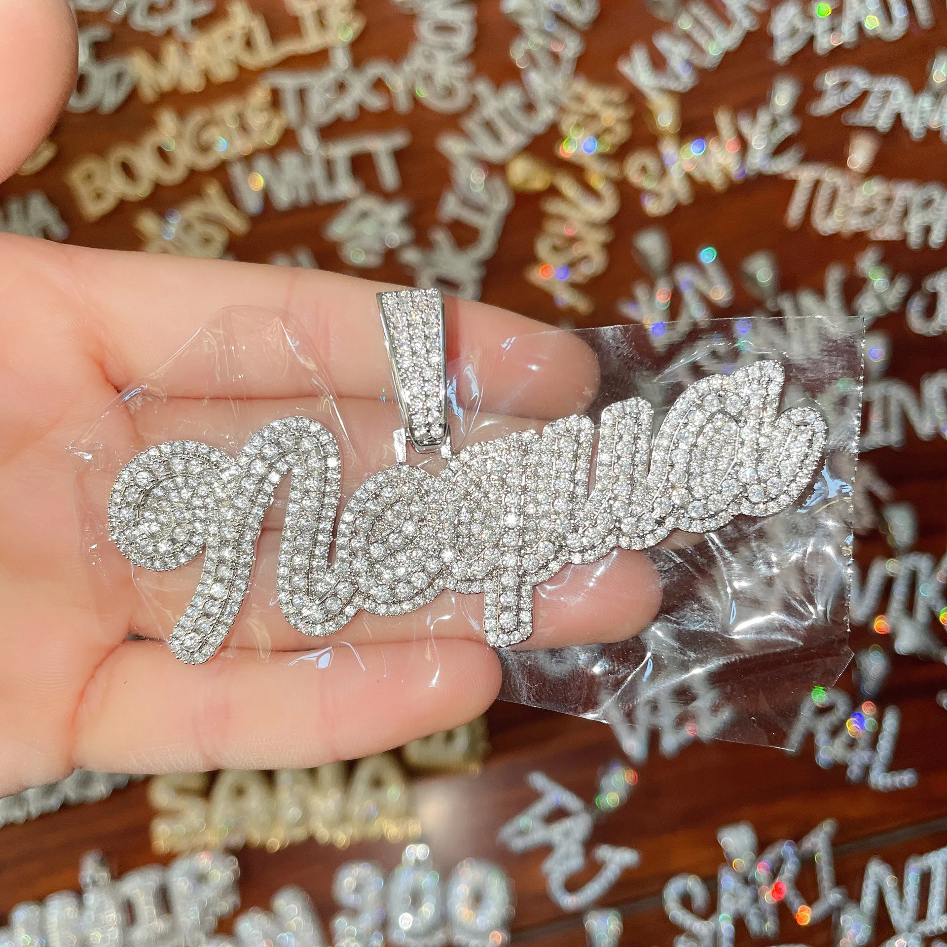 Барби крюк CZ пользовательская кисть курсивное письмо имя ожерелье подвеска цепочка розовый персонализированные хип-хоп ювелирные изделия