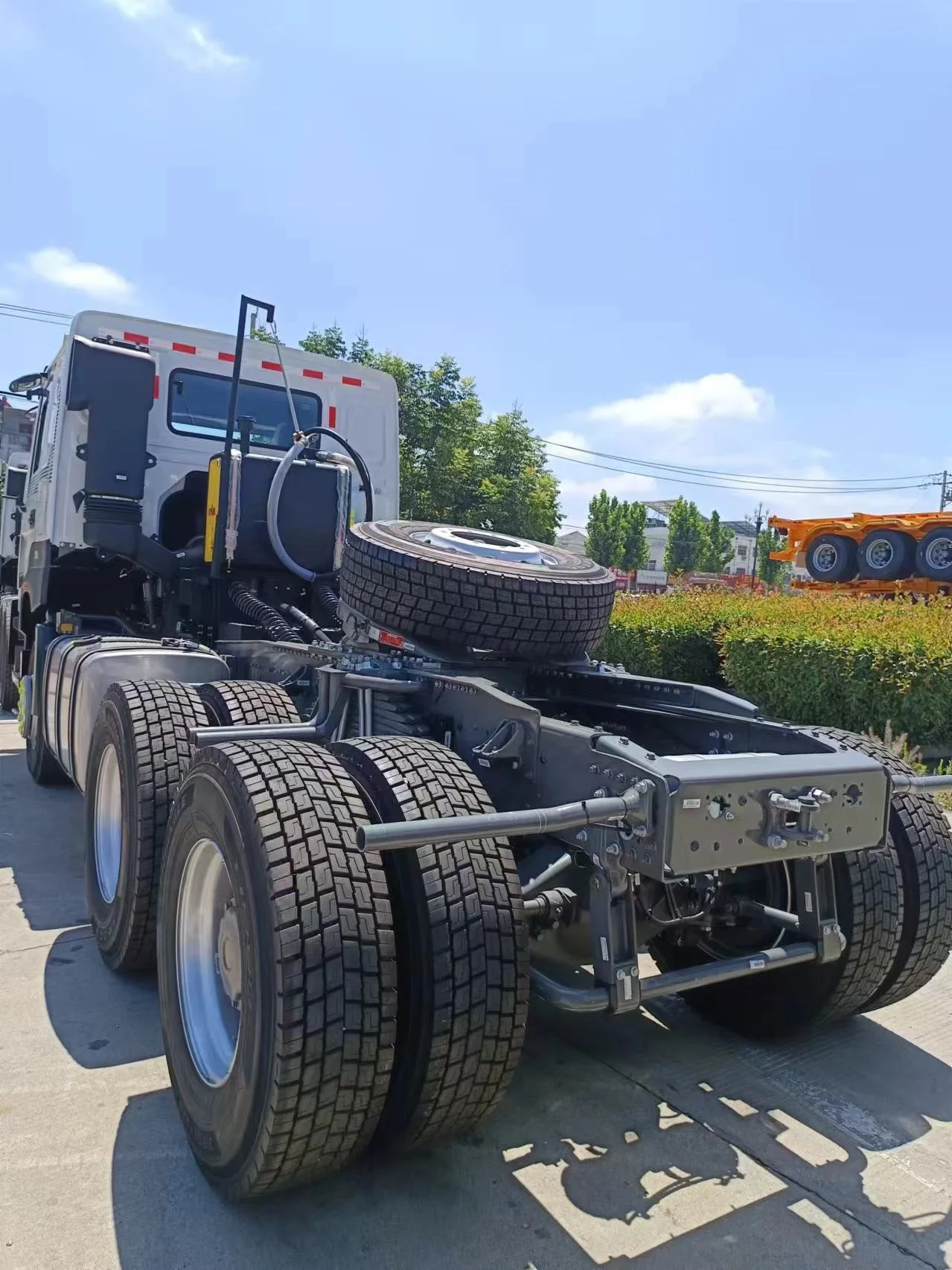 China Sinotruk howo Brand New tractor dump truck10 Wheels 6x4 371 Horsepower Trailer truck Head  420hp Howo head tractor t