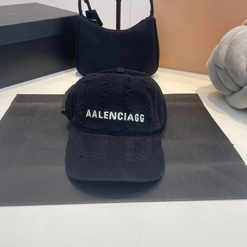 New fashion designer knitted letter hat designer peaked hat luxury hat for men and ladies