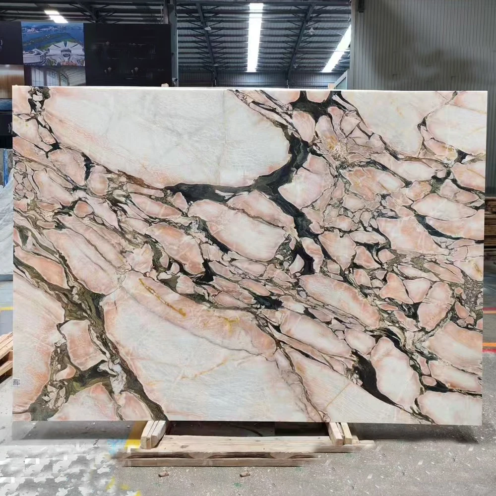 Натуральная розовая мраморная плита Rosa Calacatta Aurora для столешниц