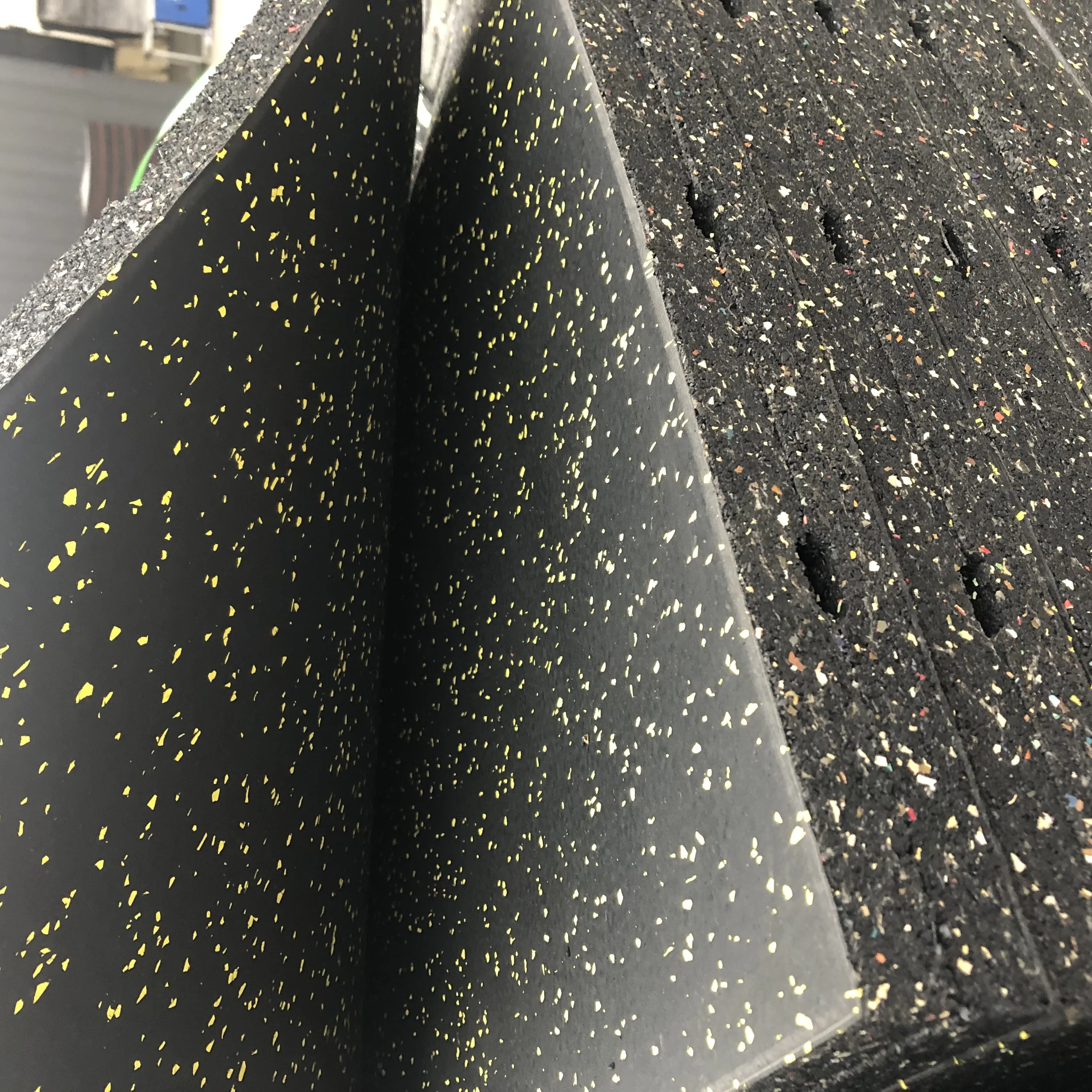 Anti-slip EPDM Gym Rubber Flooring Rolls Tiles Sports Equipments Rubber Mat