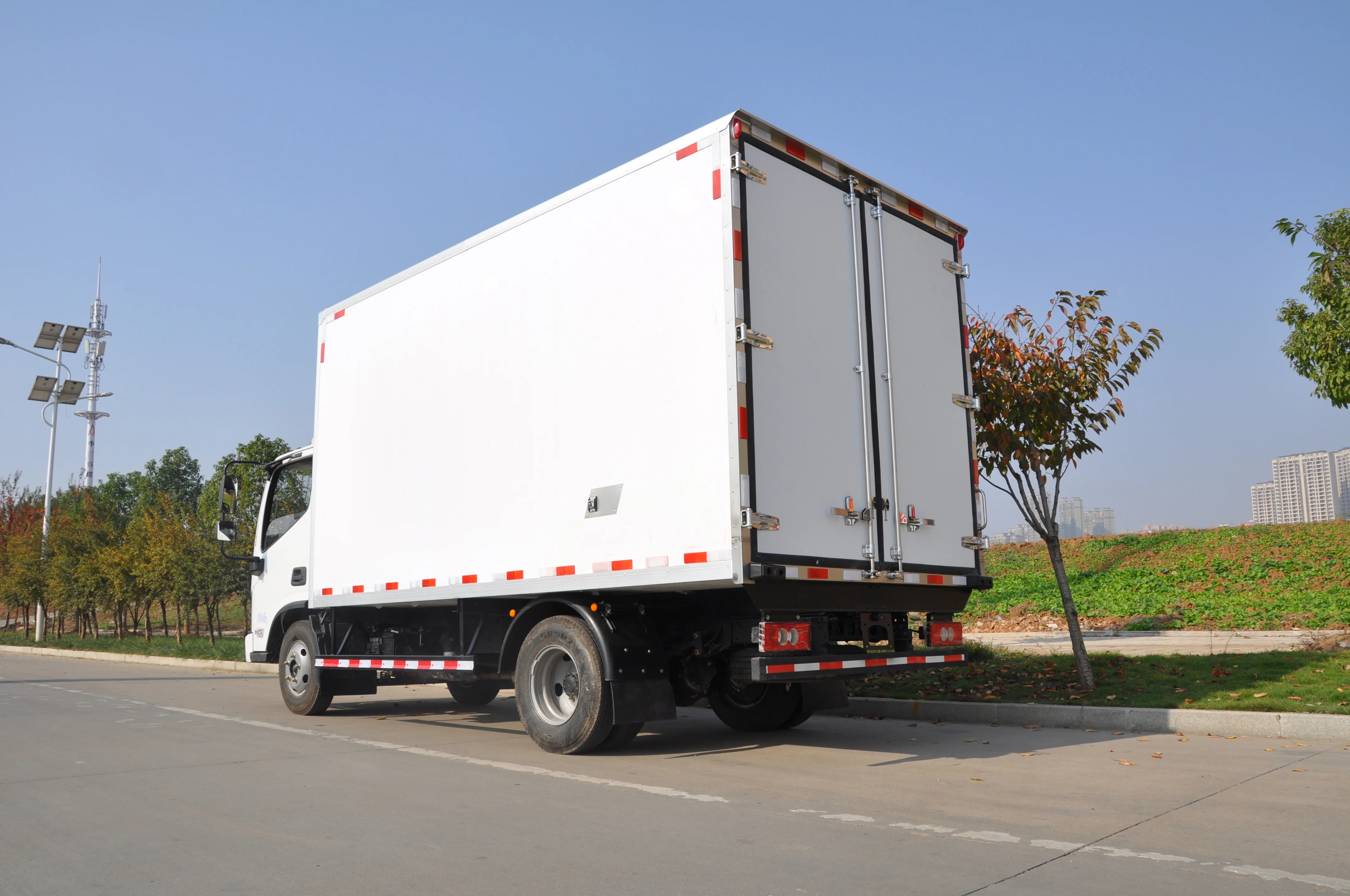 Foton Ollin  4x2 4.2m 130hp Freezer Food Cooling Van Refrigerated Truck for Vegetable and Fruit