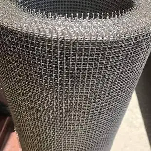 Wholesale cattle/sheep/farm/field/deer wire mesh fence galvanized grassland fence steel rods