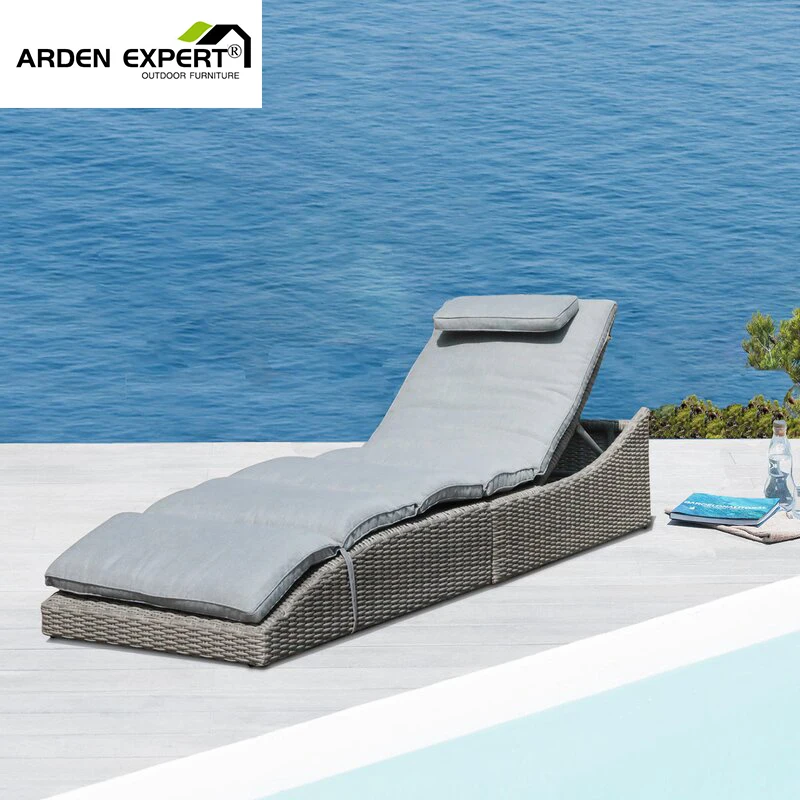 Outdoor Furniture Wicker Sun Lounger with Retractable Back