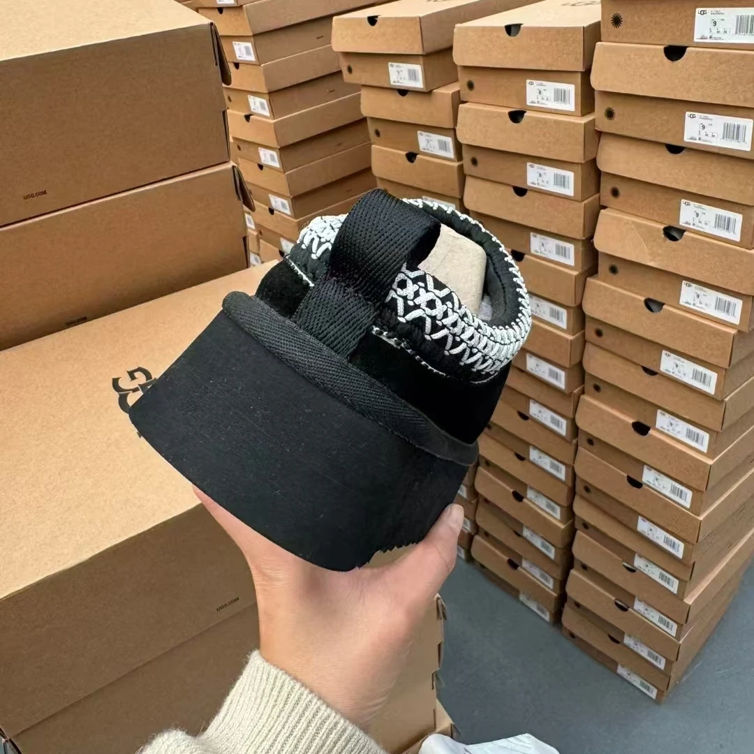 wholesale Custom Winter Premium Fashionable  Warm Boots Soft Sheepskin Fur Platform Slippers for Women