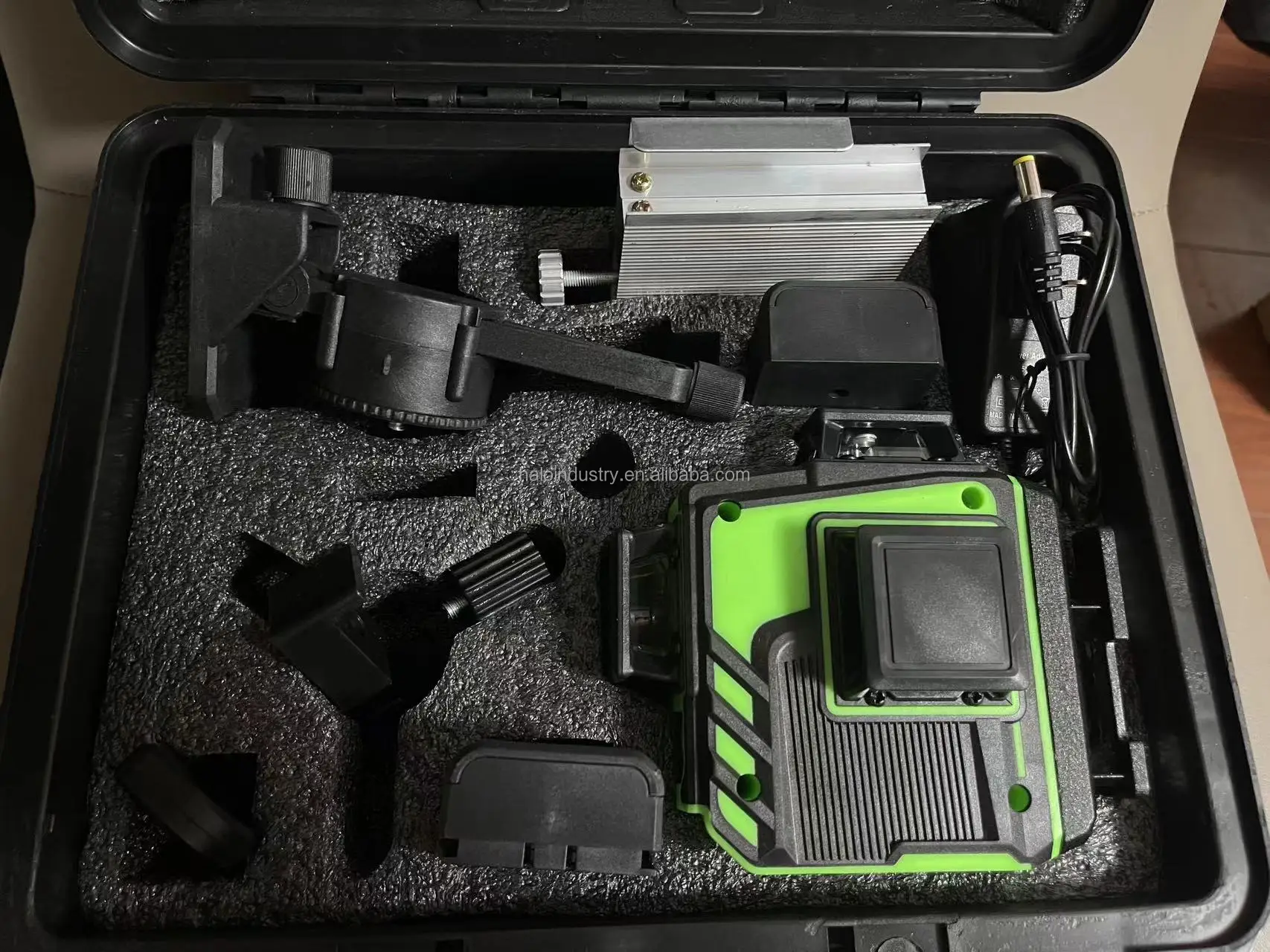 16 lines Innovative 4D Laser Level with 360 Rotation Bluetooth Remote Control with 2 battery