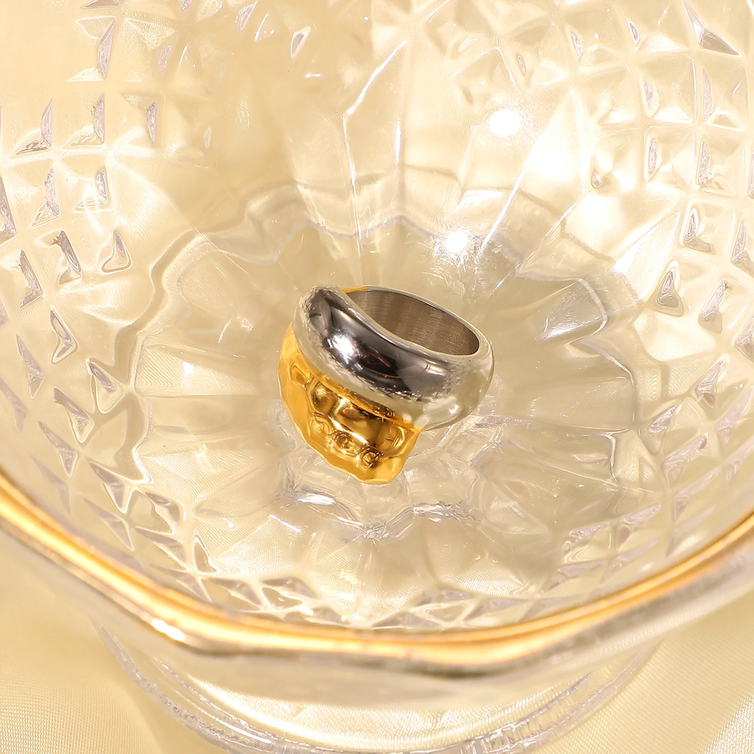 New High Polish Stainless Steel 18K Gold Plated Punk Connected Color Smooth Connect Crossed Finger Rings For Women