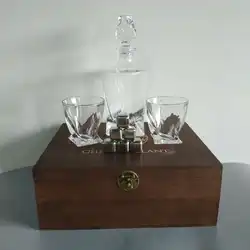 Free sample 5 pieces set whiskey decanter sets for men elegant liquor carafe with ornate solid glass stopper