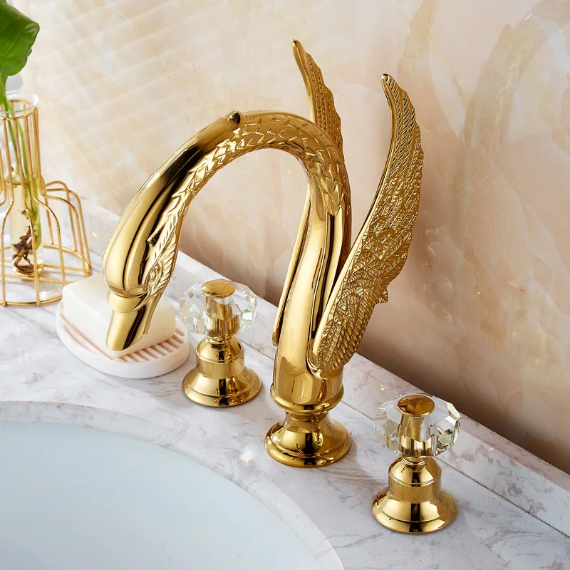 European style Luxury Golden Swan Basin Three Hole Faucet Washbasin Hot And Cold Split Bathtub Faucet Crystal GF1347