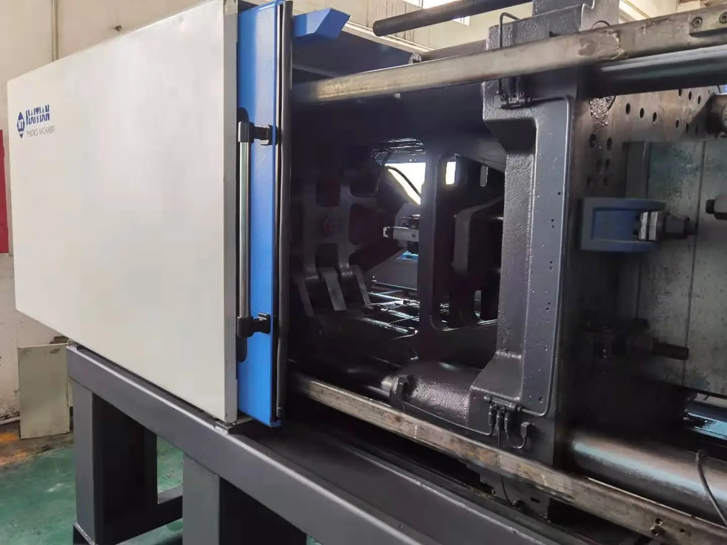 used 250 ton  injrction molding machine haitian MA2500 servo motor  used injection machine sale