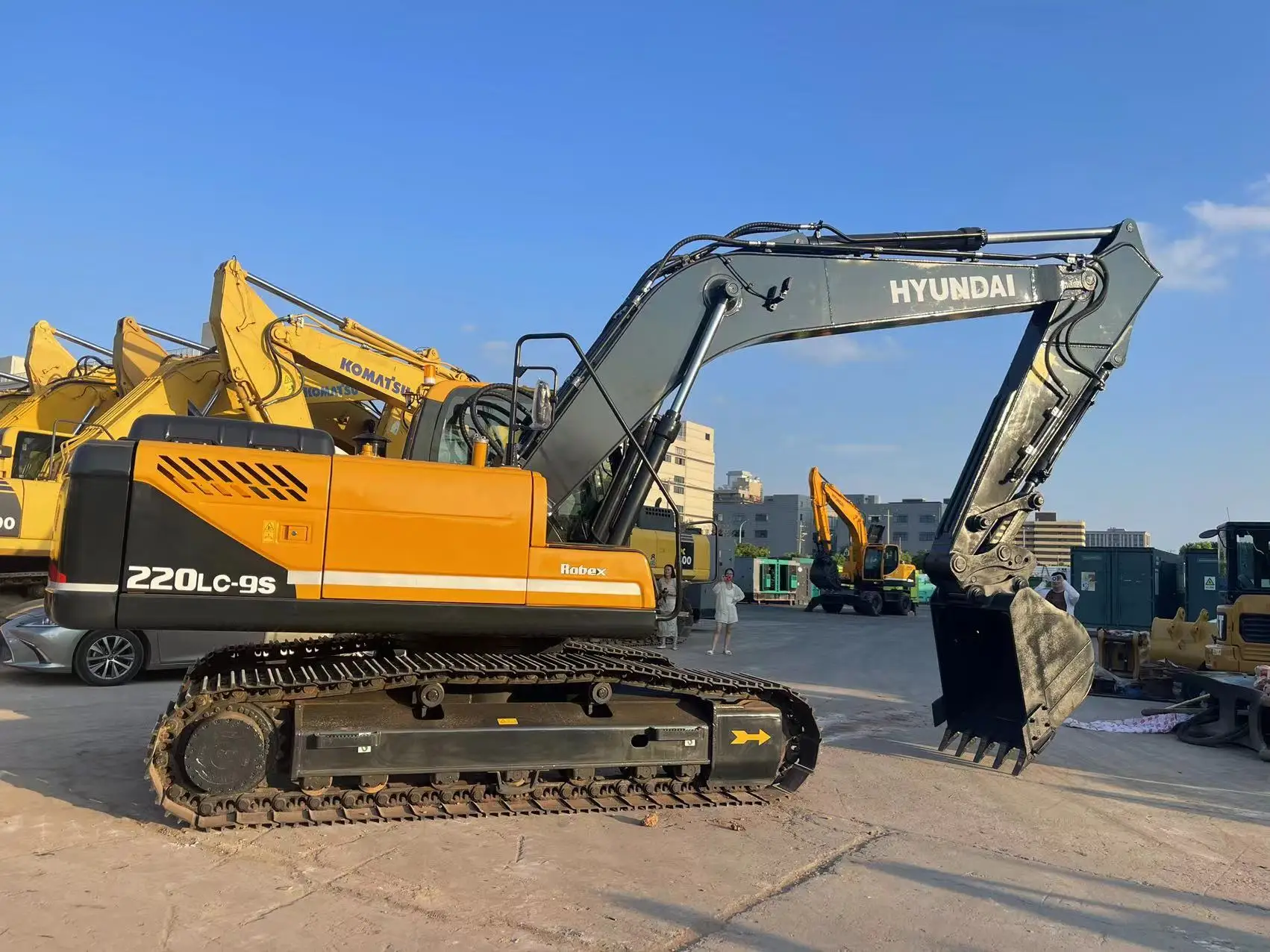 Used Hyundai 220-9 crawler excavator used hyudai 220 300 305 330 335 excavator