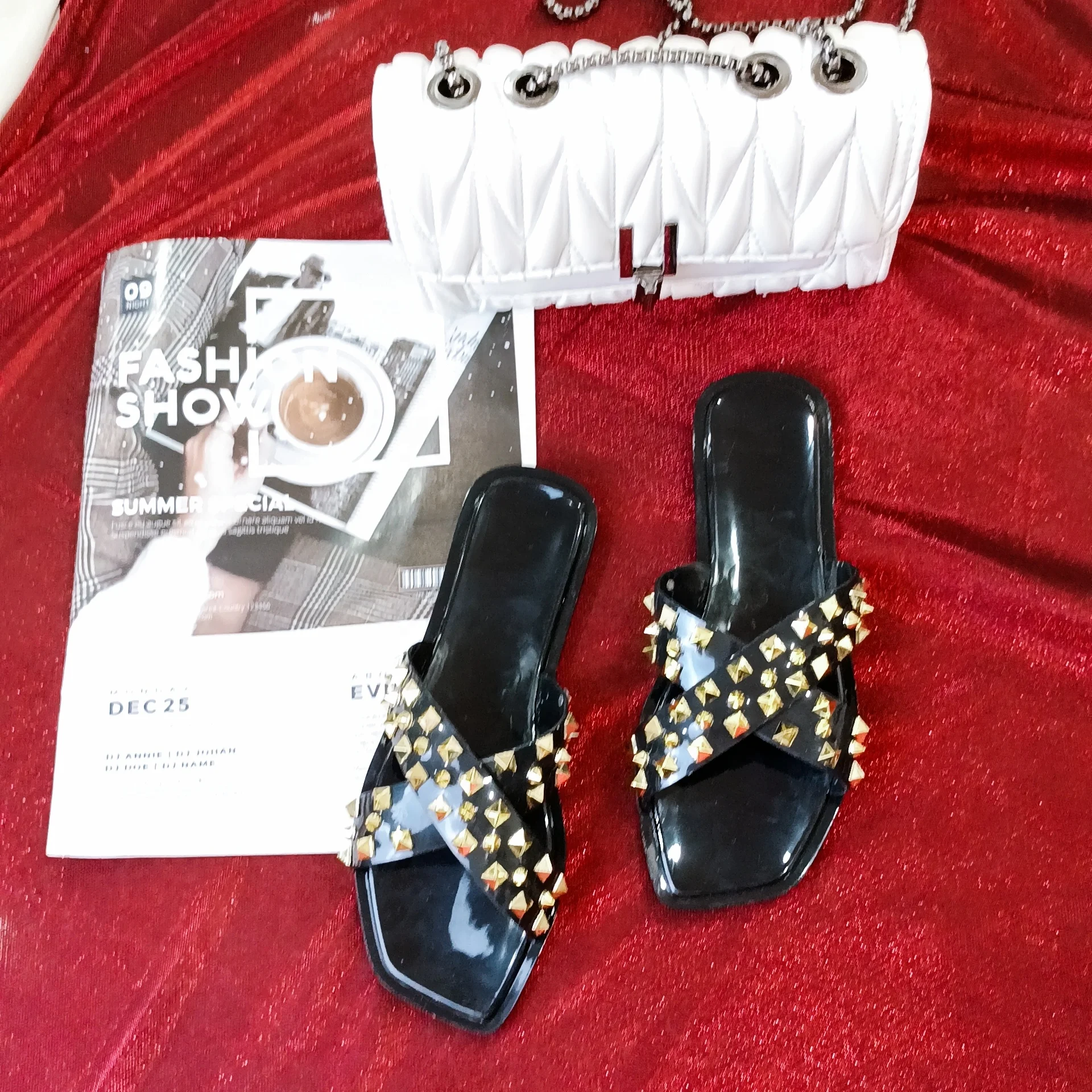 Manufacturer Wholesale New Style Jelly Slippers Ladies PVC Shoes Outdoor Wear Flat Slide Women Jelly Sandals