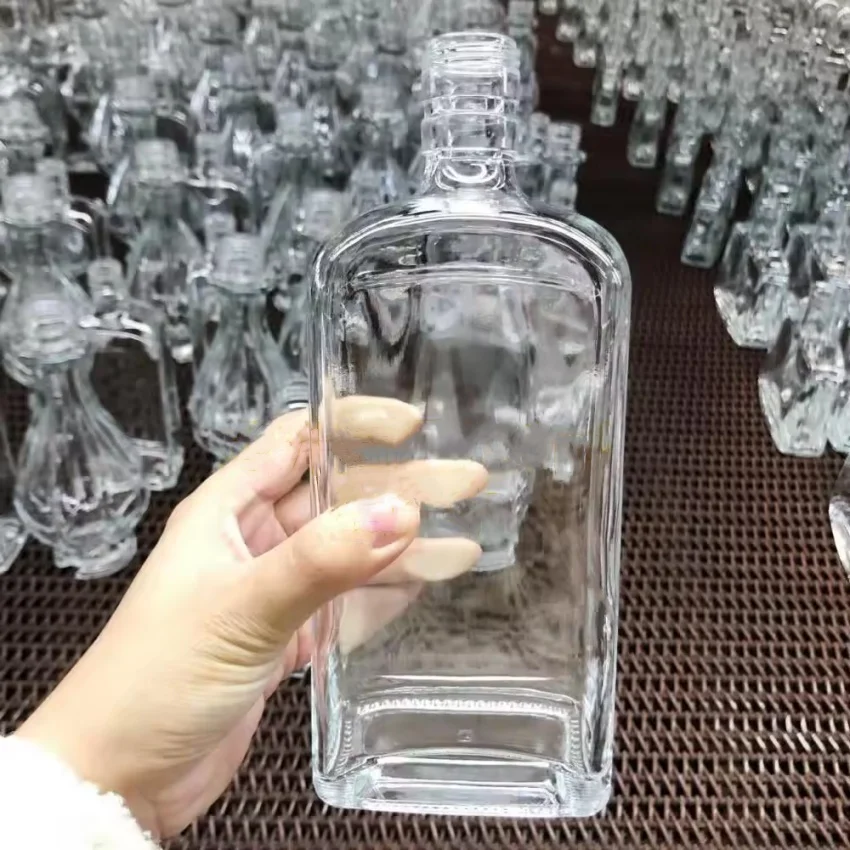 Бутылка ликера для алкогольного напитка виски 70 л плоская Квадратная бутылка с круглым плечом 700 мл