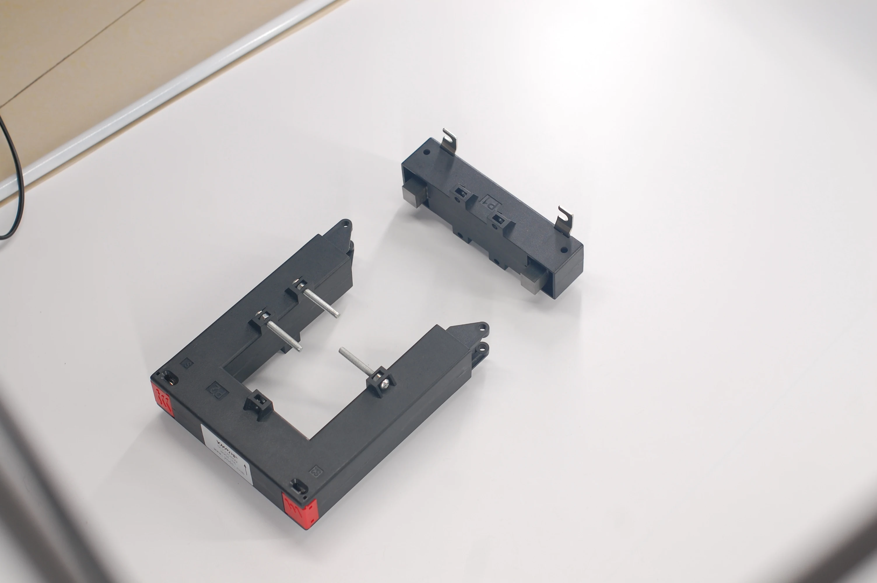 YHDC 600A-2000A AC to DC split core current sensor,current transducer TST13050QT rectangular type 4-20mA DC output 2-wire system