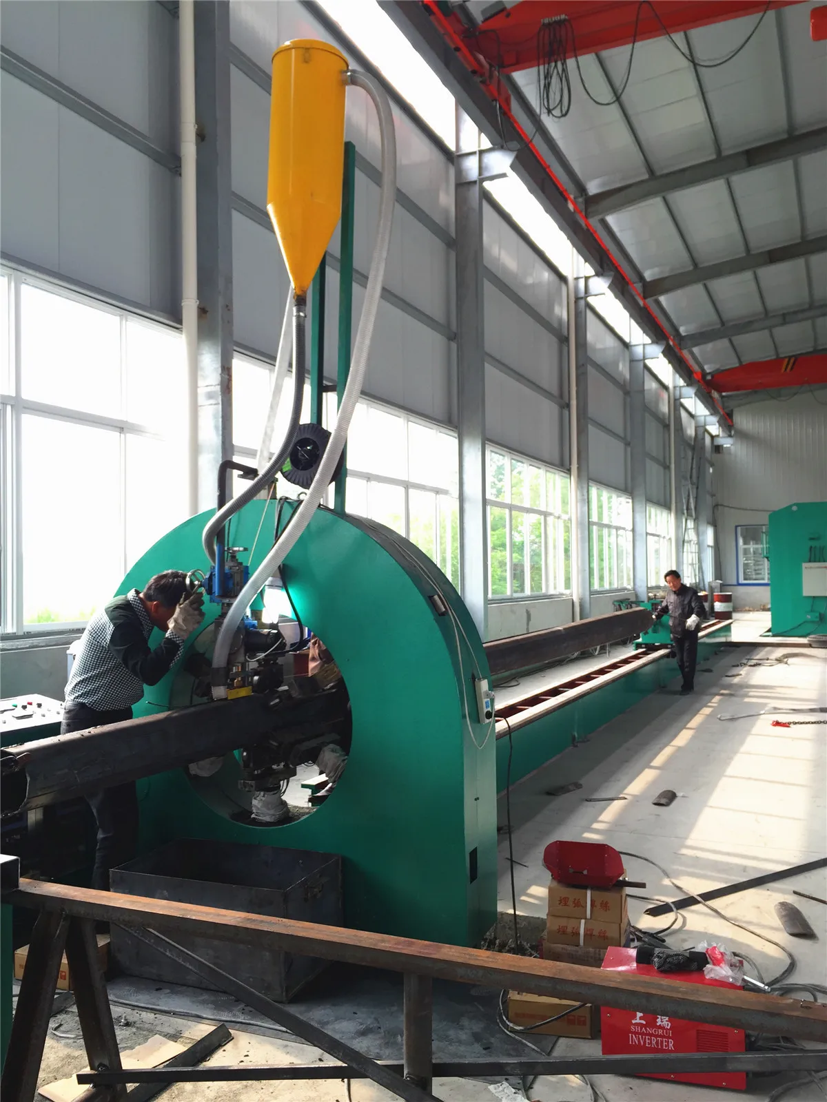 Уличный стальной фонарь с ЧПУ, производство тандемных гибочных станков