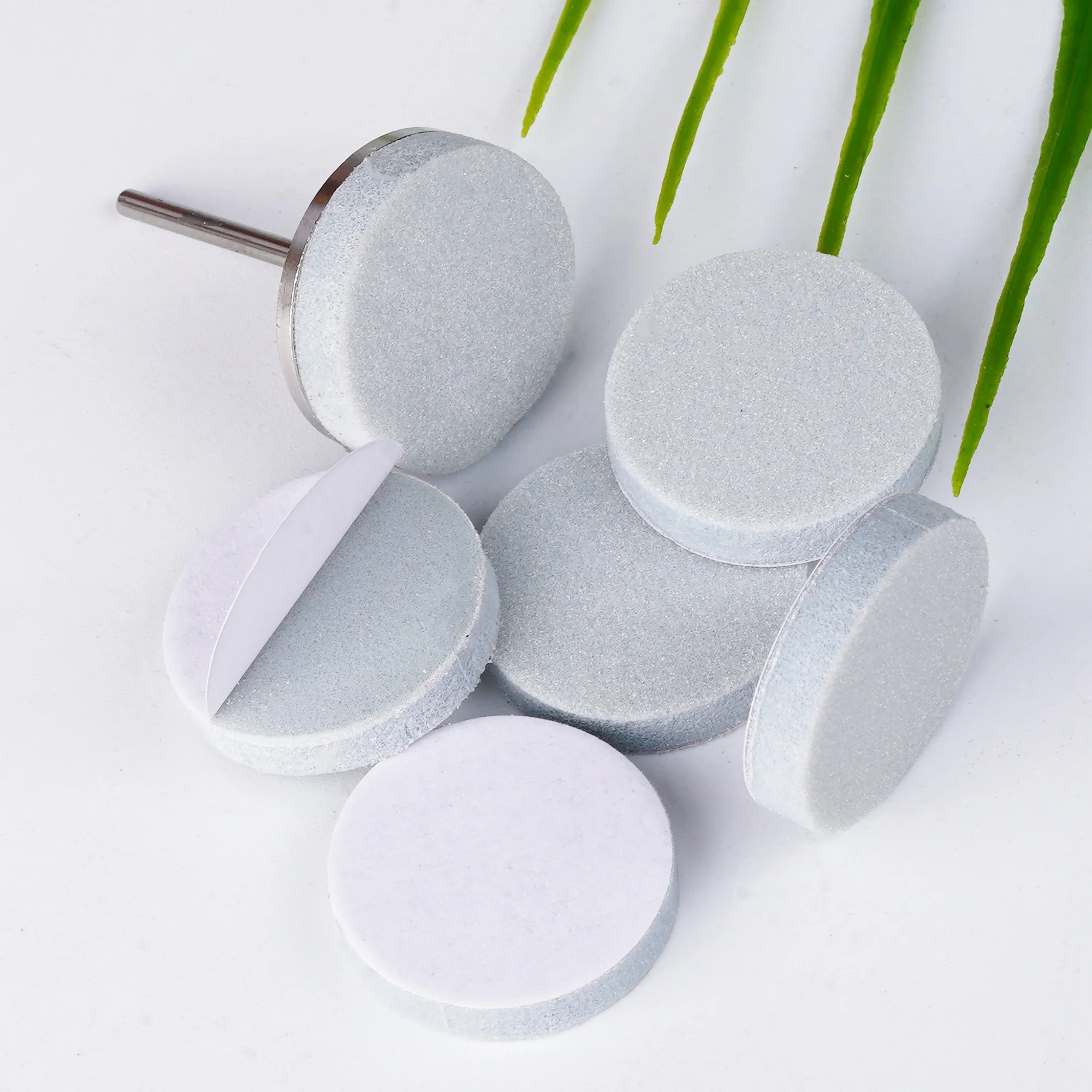 20 мм 25 мягкие прочные самоклеящиеся Одноразовые Круглые губчатые пилки для педикюрного диска 50 шт. губка полировщик