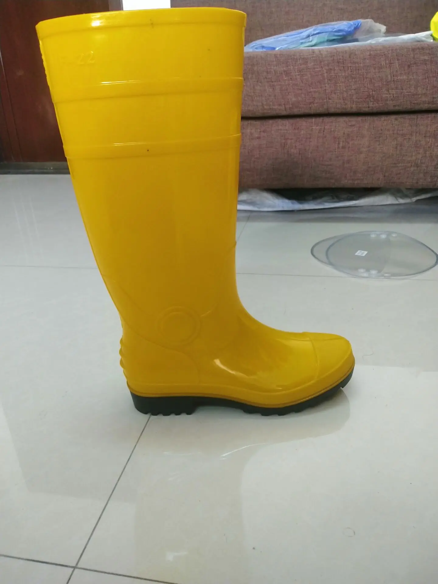 cheaper price  wholesale  shiny surface yellow waterproof 100%PVC men work steel toecap steel plate  safety rain boots