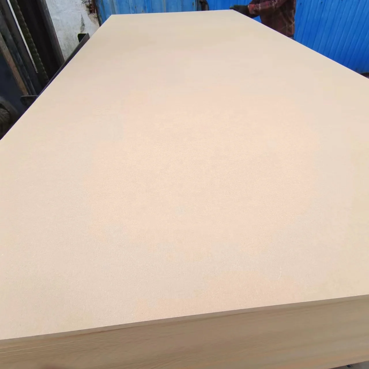 2100x2800 древесно-волокнистый материал высокой плотности для внутреннего использования гладкая/НЕОБРАБОТАННАЯ доска MDF/HDF влагостойкая mdf