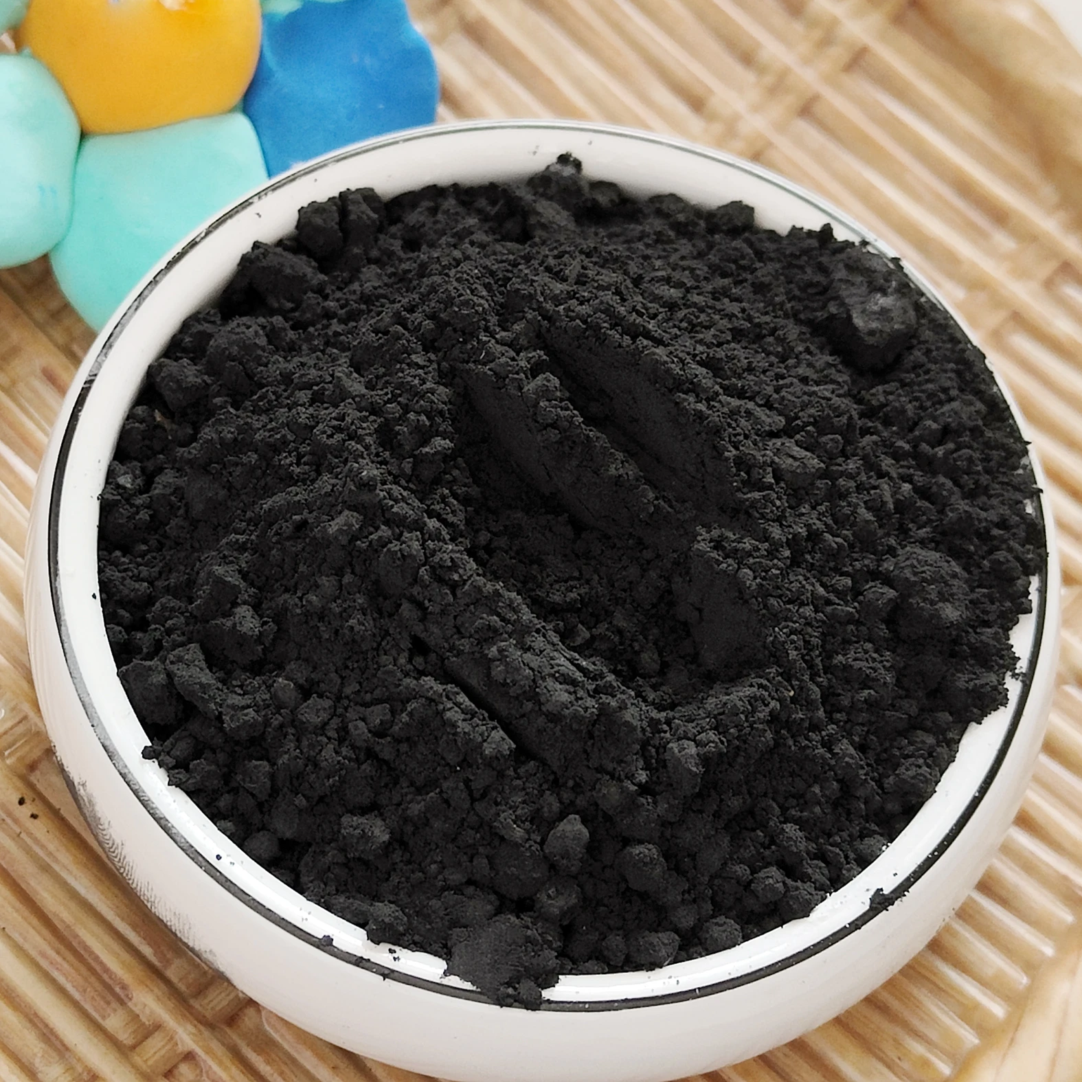 Expanded graphite for fire retardant materials Fine graphite powder for refractories