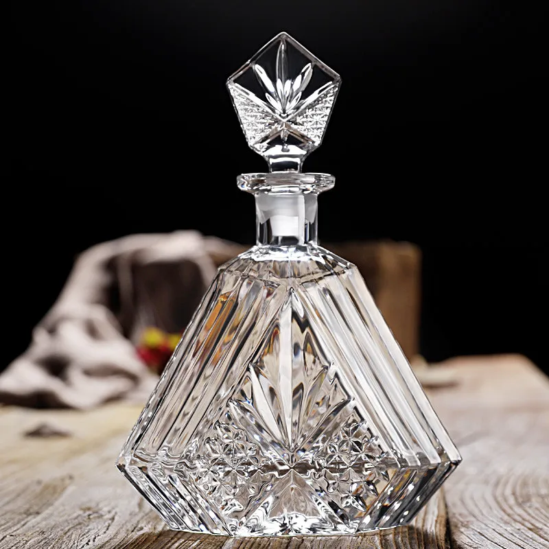 
Wholesale Customize Crystal Wine, Whiskey, Triangular Decanter Bottle with Stopper 650ml 