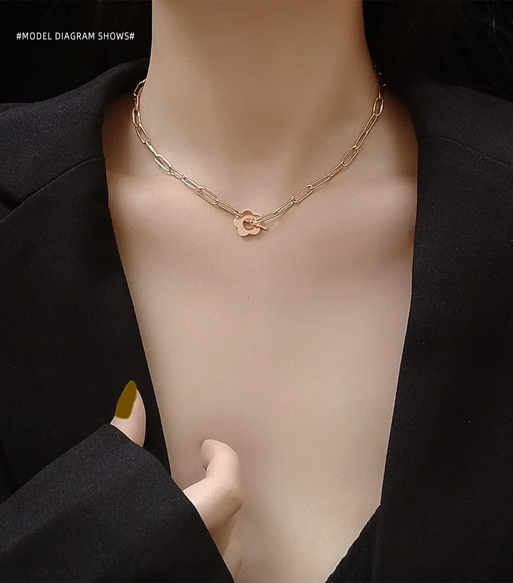 
Personality Korean Vintage Thick Chain Necklace Golden Fashion Flower Pendant Necklace 