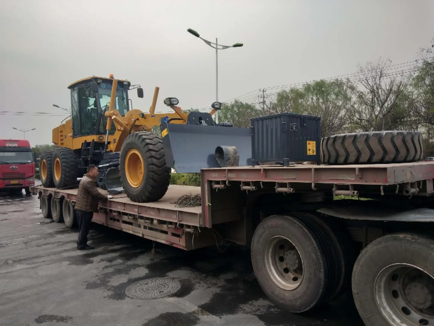 China Road Construction Motor Grader GR135 GR165 GR180 GR215 with Front Blade