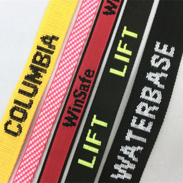 Ремешки для поводка и сумки с вышитым узором