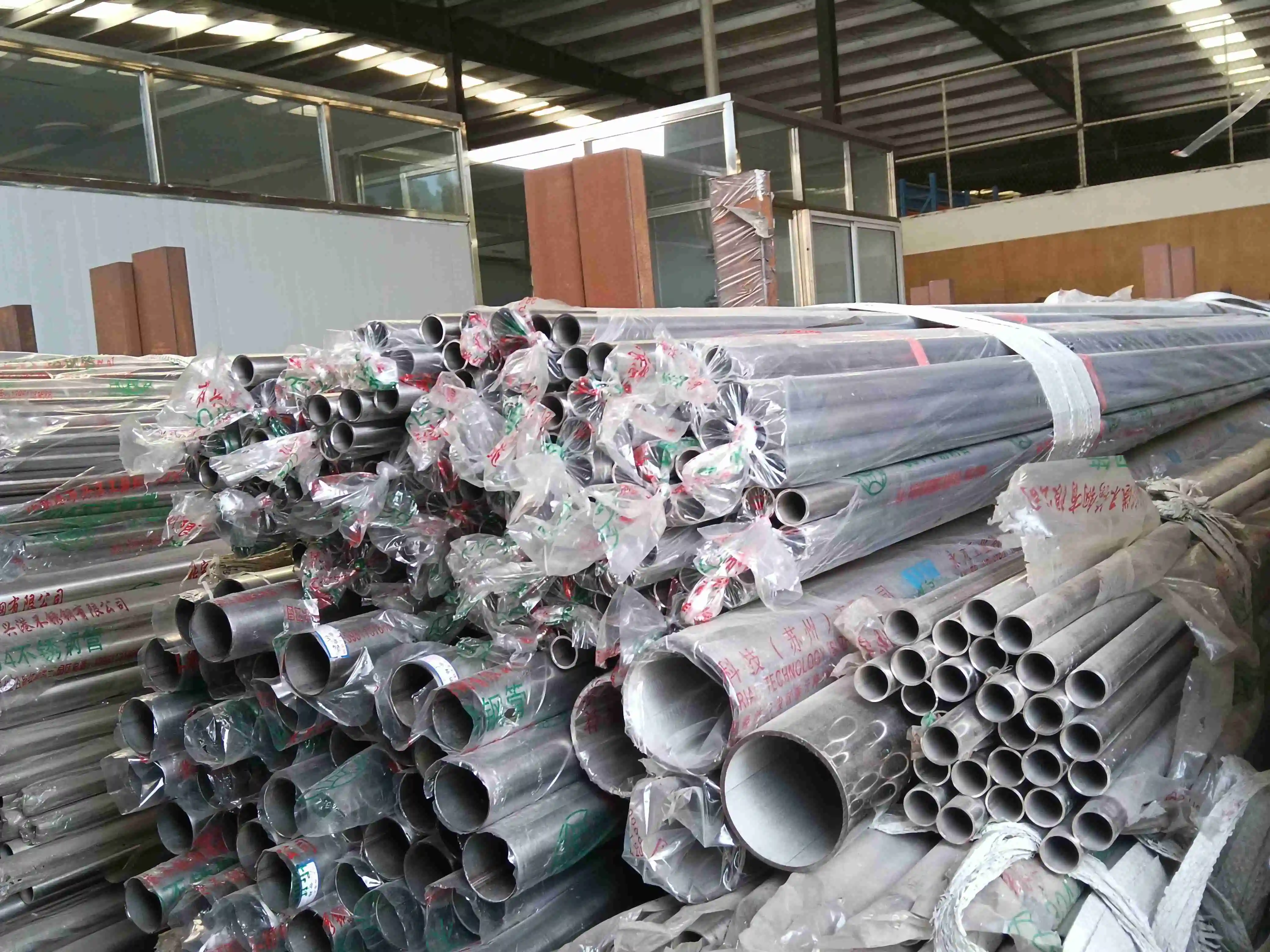 Stainless steel pipe provide safe, economical transportation of LNG, transporting natural gas to every location