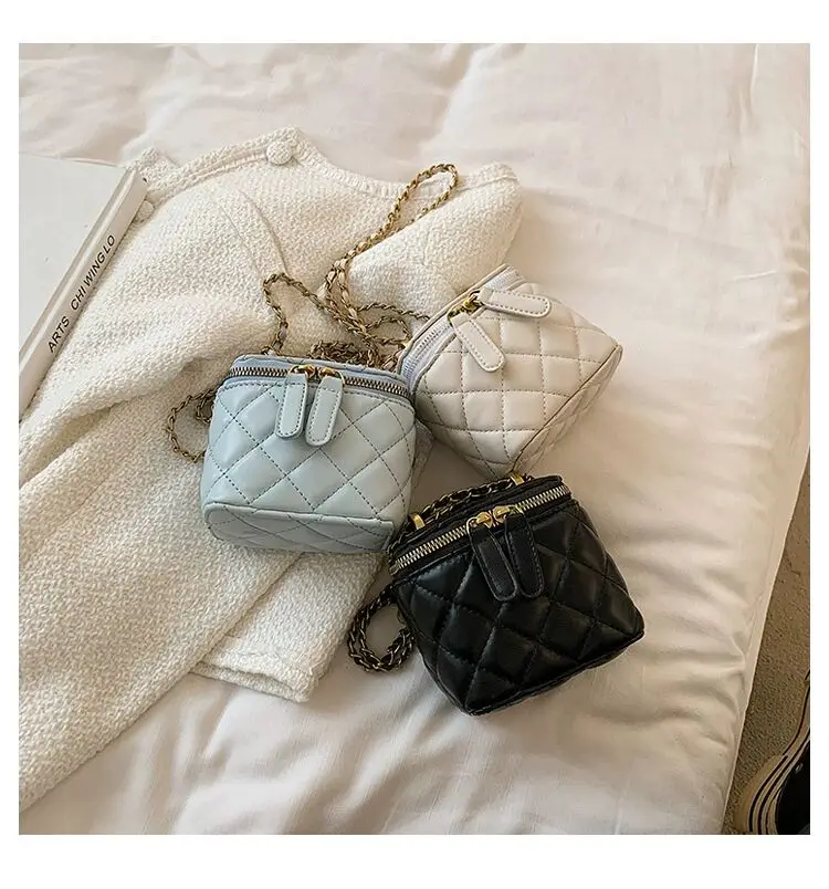 Spring and summer 2023 new box bag Lingge mini cosmetic bag advanced fashion messenger bag