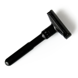 Adjustable Safety Razor with Black Finish and Magnetic Grip for An Effective Shave
