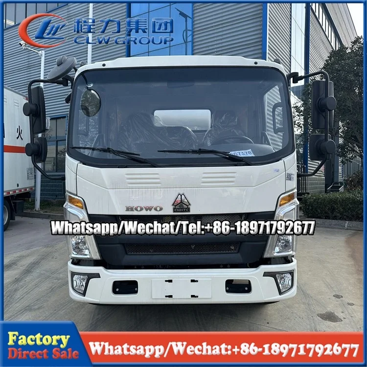 Sinotruk Howo Milk Tank Truck 4x2 5000 Liter Capacity Stainless Steel  Milk Tanker Truck