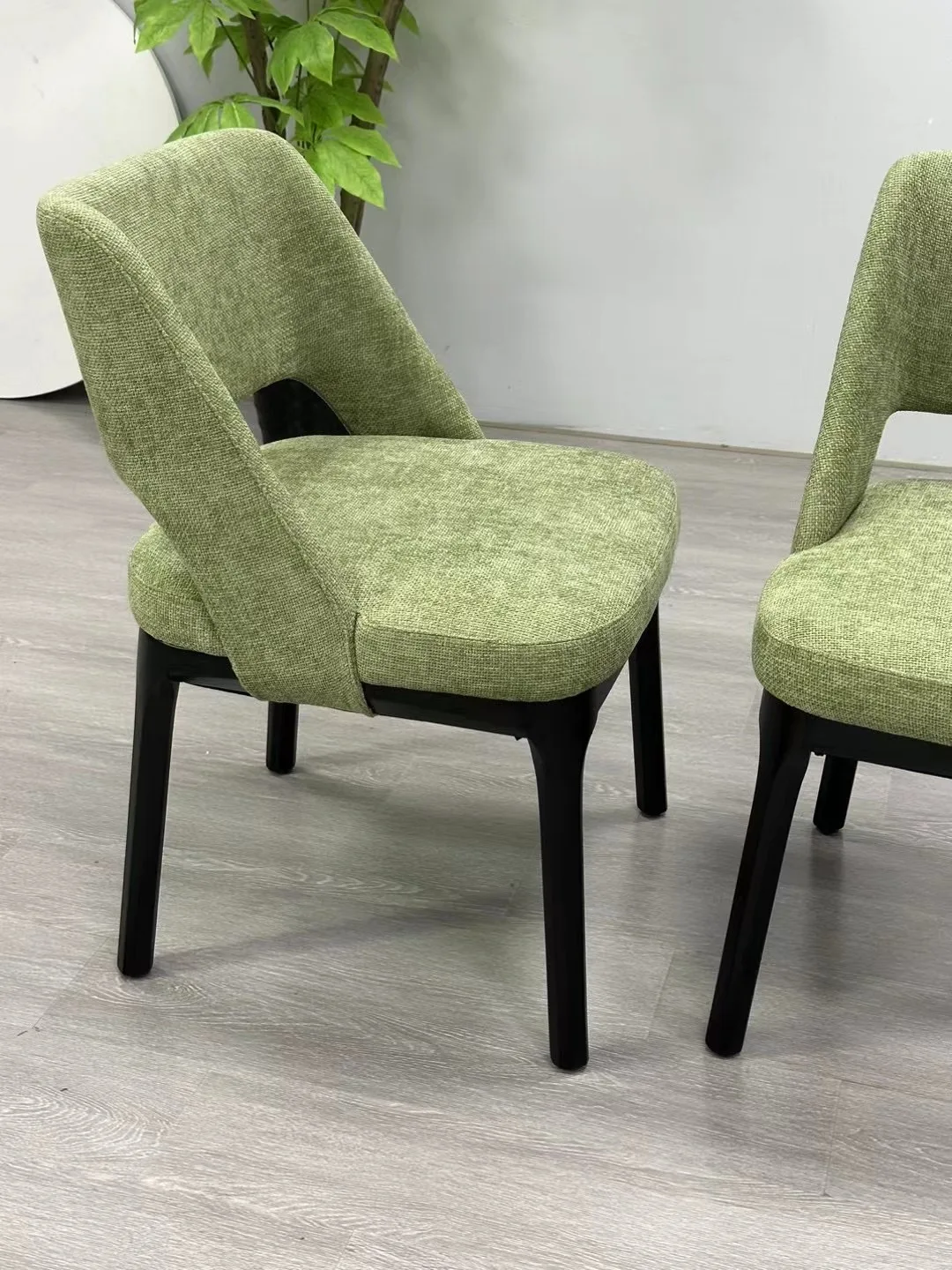 New arrival solid wood leg chairs dining room furniture Italian modern green fabric dining chair