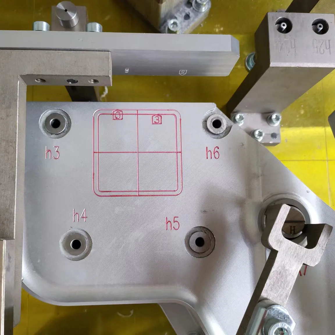 Checking Fixture For Testing Automobile Rear Wall Connecting Plate Assembly