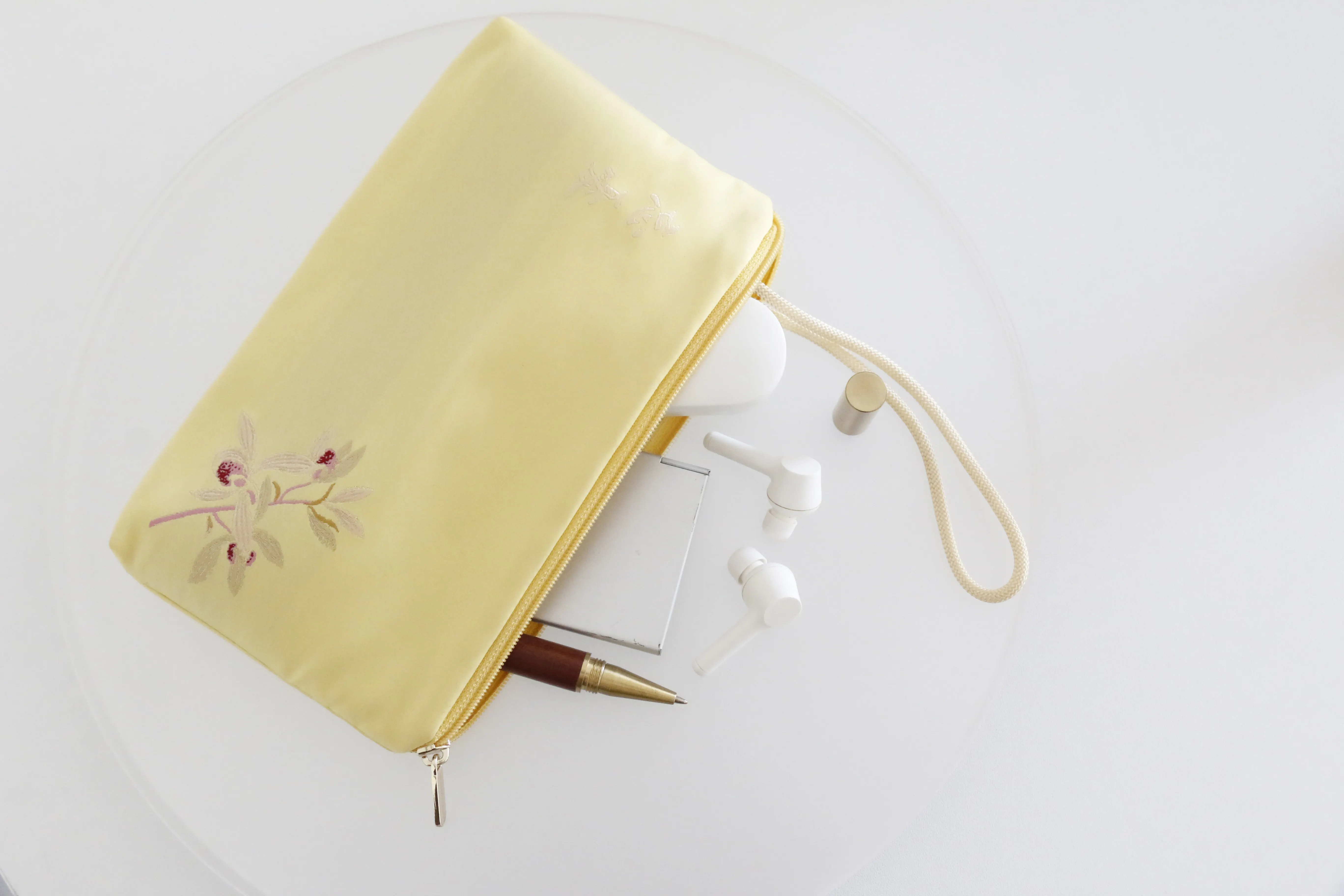 National Style Embroidered Flower Pattern New Wallet Women silk Purse Female Clutch Zipper Purses Phone Purse Carteras