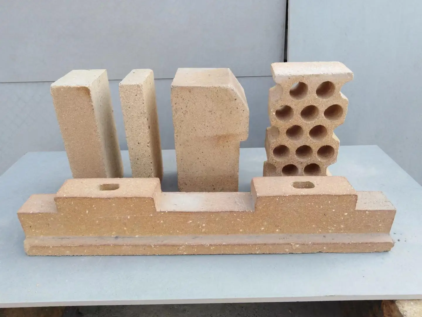 CUCTOM  High temperature alumina mullite Ceramic furnace nails